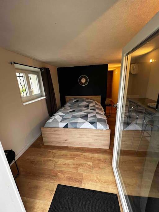 Апартаменты Studio Avec Jardin Et Stationnements Бурж Экстерьер фото