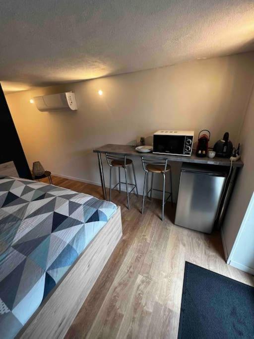 Апартаменты Studio Avec Jardin Et Stationnements Бурж Экстерьер фото